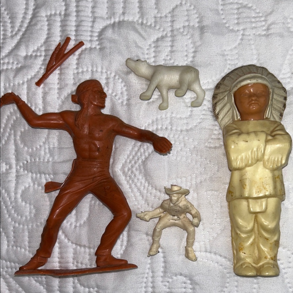 Vintage Native American and Cowboy Figurines Set of 4 1950 1960 toys